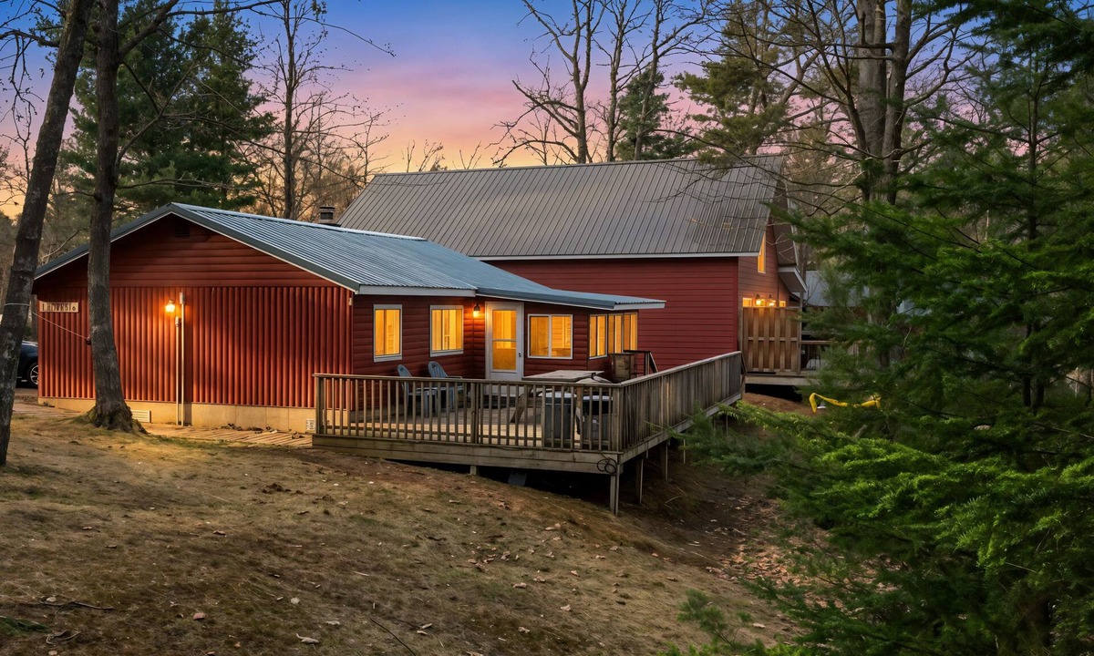 Park Falls Cabin | Wild Goose Resort - Canadian