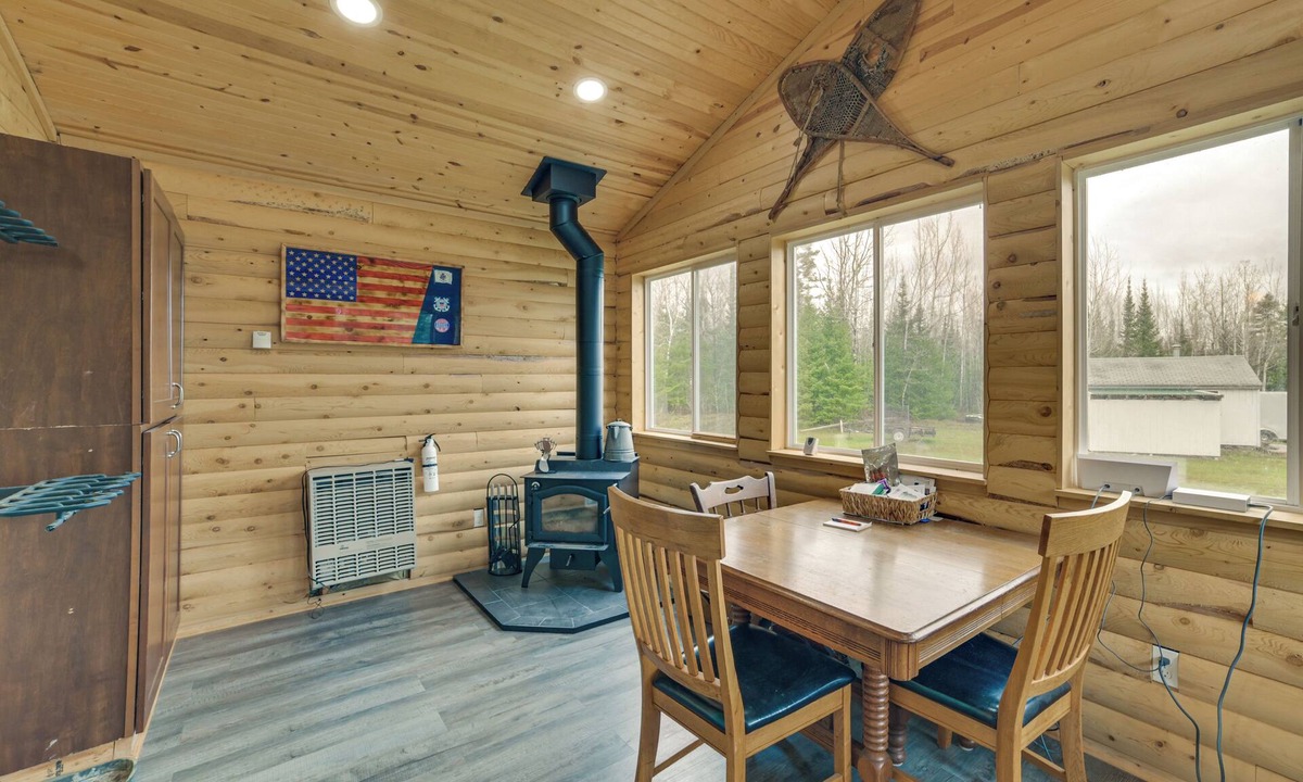 Kincheloe House | Wildlife Viewing & Trails! 155-Acre UP Retreat