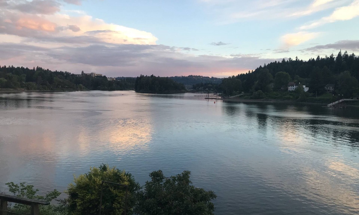 Historic Milwaukie House | Willamette riverfront with stunning view near downtown Milwaukie and Sellwood