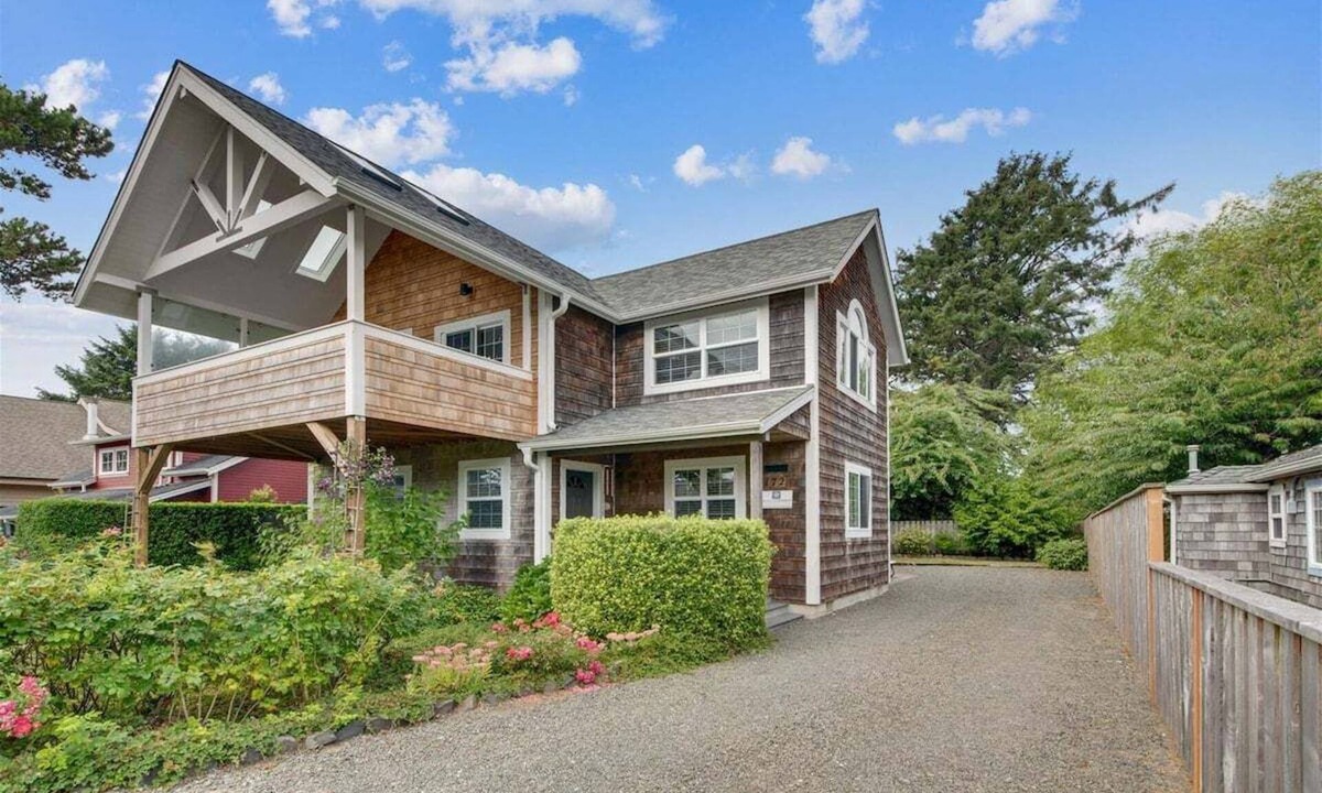 Downtown Cannon Beach House | Windrush - Close to Beach & Downtown!