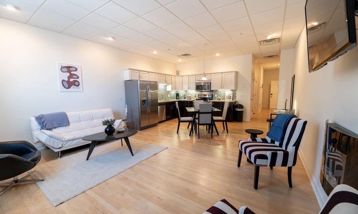 Saint Joseph Condo | Wine & Waves | Downtown Rooftop Deck | Fireplace