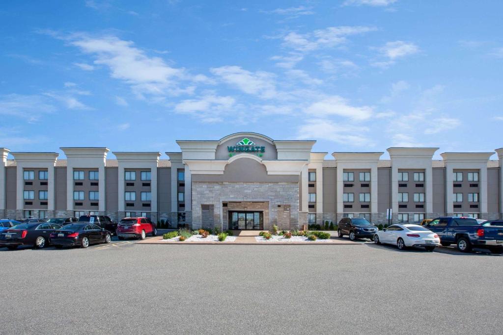 Romulus Hotel | Wingate by Wyndham Detroit Metro Airport