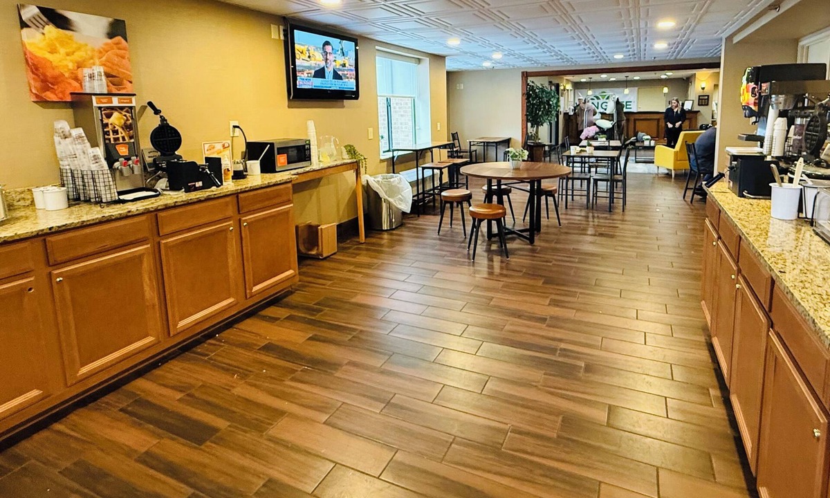 Utica Hotel | Wingate by Wyndham Utica