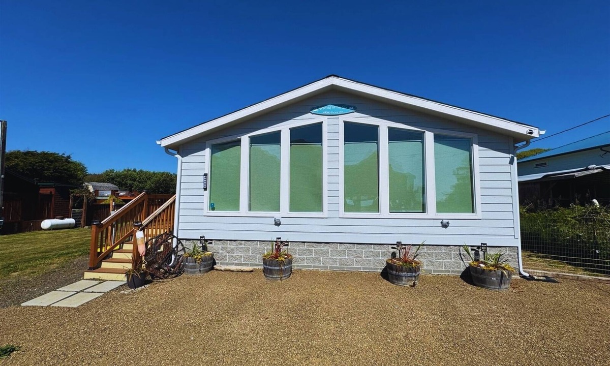 Moclips House | Winters by the Sea - Hot tub - Fenced in yard