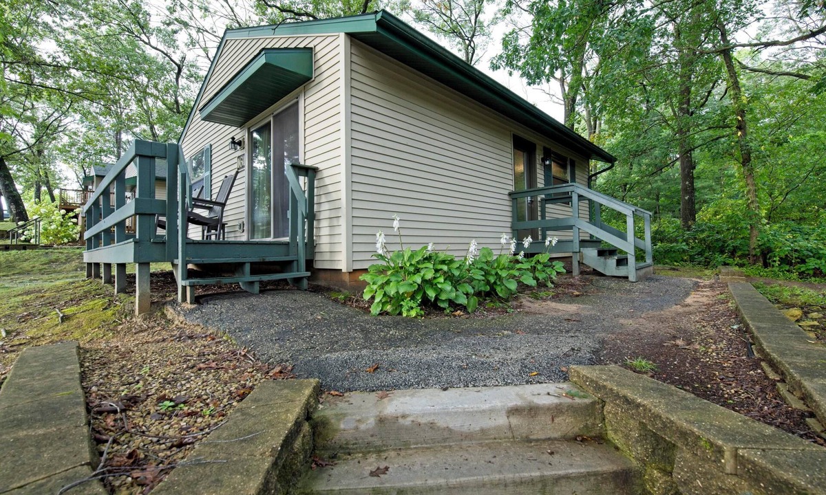 Wisconsin Dells Cottage | Wisconsin Dells | Pool & Waterpark Access | 2BR Cottage