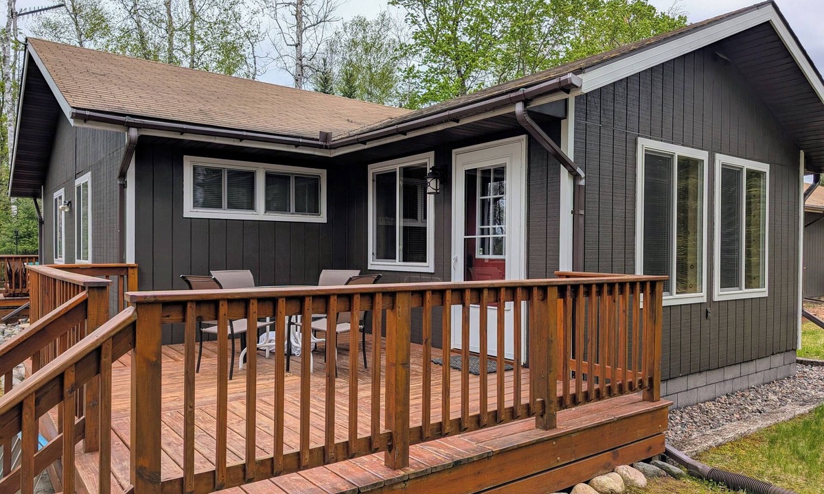 Sayner Cabin | Wolf Point Cabin | Lake Access, AC, Fire Pit, Fireplace, Deck