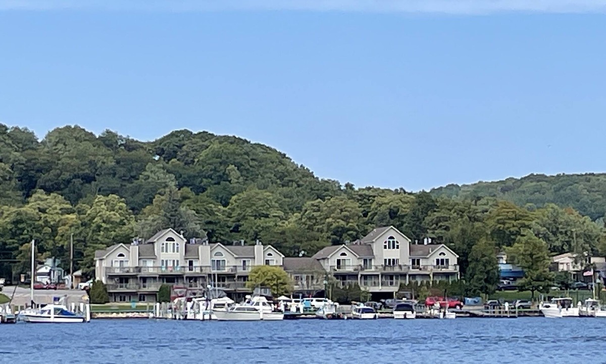 Frankfort Condo | WONDERFUL UPDATED CONDO - HARBORVIEW ON MAIN STREET