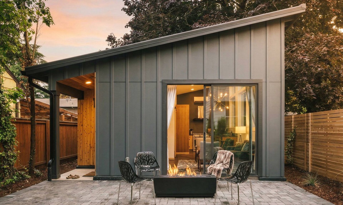 Brentwood-Darlington House | Woodstock Net Zero Chef Kitchen Firepit Pet-OK
