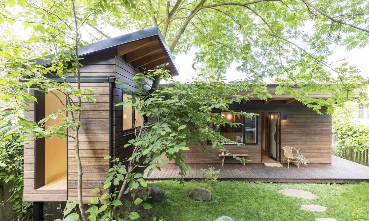 Eliot Cabin | Woodsy minimal backyard micro home Close in NE Portland with lux detailing