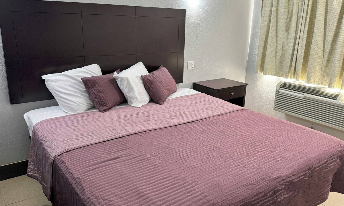 Marshall Hotel | Xpress Inn & Extended Stays