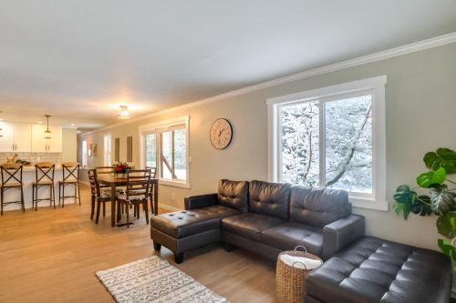 Easton House | Yakima Riverfront Retreat! Cozy Cascades Cabin