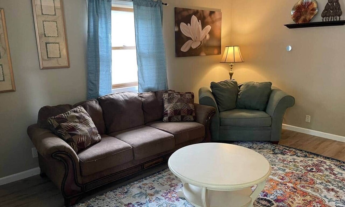 Springfield Apartment | Yin on Spring - Comfy, Cozy Duplex