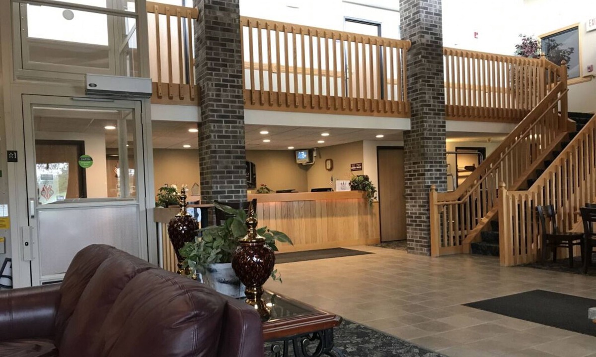 Thorp House | You’ll Have Everything You Need For A Comfortable Stay! Free Parking & Breakfast