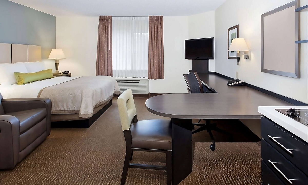 Southfield Hotel | Your Relaxing Getaway Awaits! Family-friendly Room w/Kitchen, Free Parking