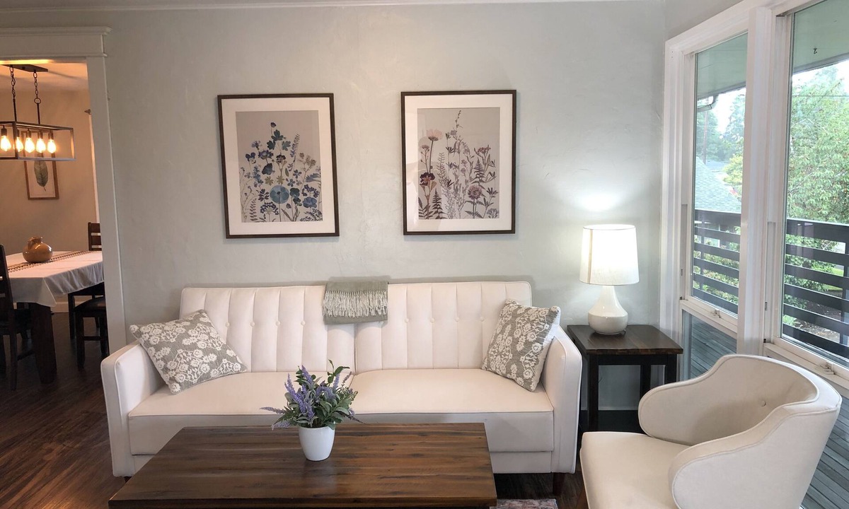 Central Oregon Apartment | Your Slice of Eugene Heaven!