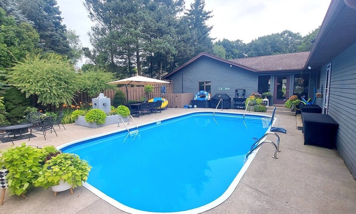 Macatawa House | Your Very Own Private Resort with Pool and Hot Tub – Chill Vibes Await!