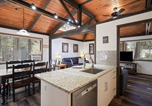 3 Killdeer - Remodeled! Close to Village, SHARC Passes, Hot Tub, Bikes, Luxury Linens