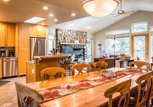 4 Bed 4 Bath 3 masters, 10 Shark Passes Included With Rental