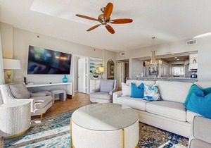 Beach dwelling with great view, pool & pickleball - snowbird-friendly