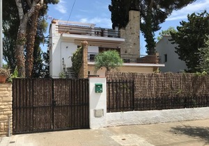Charming ground floor 200 meters from the beach, very comfortable for families. in Coma-ruga