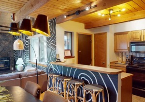 Cozy Sunriver Condo with Access to Exclusive Golf