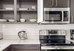 Deluxe Emeryville 1BR w/ Pool, W/D & Gym, walk to Safeway, by Blueground