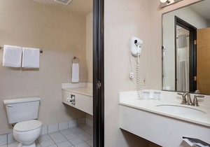 Everything You Need For The Perfect Vacation! Comfy Unit For 4, Pets Allowed!