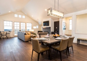 PERFECT! Gorgeous finishes ~ heated resort pool ~ Bend/Bachelor ~ hot tub ~ BBQ