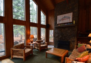 Perfectly Located Home Sleeps 8. Close to pools, golf, biking. Family friendly!