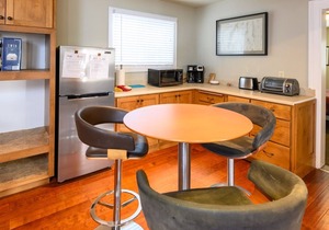 Sisters Home Lower - One bedroom/One bath - Sleeps upto 5