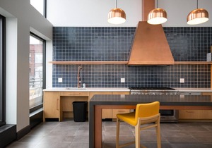 Sunny West Loop 1BR w/Pool, Coworking & Gym, 1 block to L, by Blueground