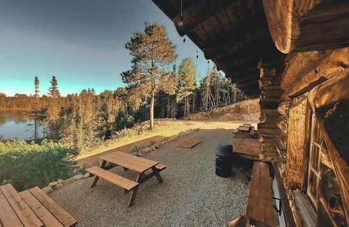 Saint-Simeon Cabin | ÖBois Charlevoix: L'Écurie (cottage)