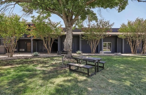 St. Johns Apartment | [05] ATX Studio: 2 Bunk Beds, Sleeps 4