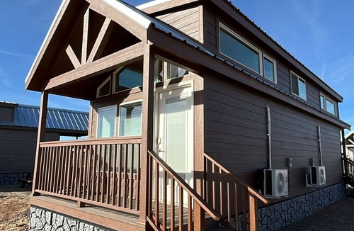 Valle Cabin | 063B Grand Canyon Chalet near South Rim King Bed