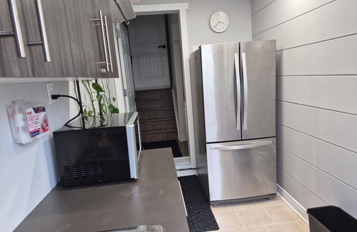 Gatineau House | 1-bdrm basement unit (full bathroom/laundry)