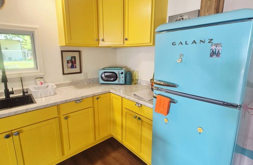 Westlake House | 1-bedroom Retro Retreat, detached apartment, with all the vintage vibes.