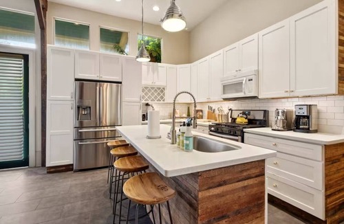 Faubourg Lafayette House | 1 Block to Parade & St Charles, Heated Pool & Hot Tub, Walk to French Qtr