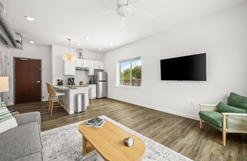 Bridgman Hotel | 1 BR King ADA Suite- Freshwater Inn - Bridgman, MI