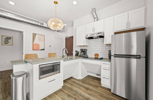 Bridgman Hotel | 1 BR King ADA Suite- Freshwater Inn - Bridgman, MI