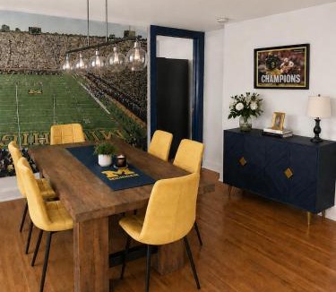 Old West Side House | #1 Location I 12 Mile to Stadium I 13 Mile to Downtown I GO BLUE