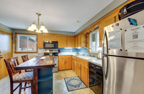 Tiffin House | 1 Mi to Dtwn Tiffin! Brick Bungalow w/Patio, Yard