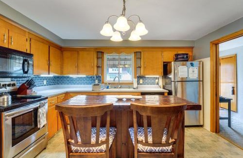 Tiffin House | 1 Mi to Dtwn Tiffin! Brick Bungalow w/Patio, Yard