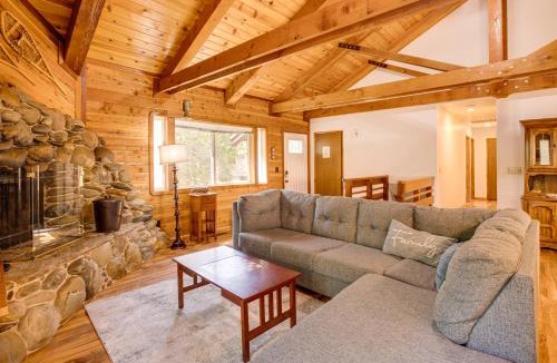 Upper Kingsbury House | 1 Mi to Heavenly Resort: Cozy Home w/Deck!