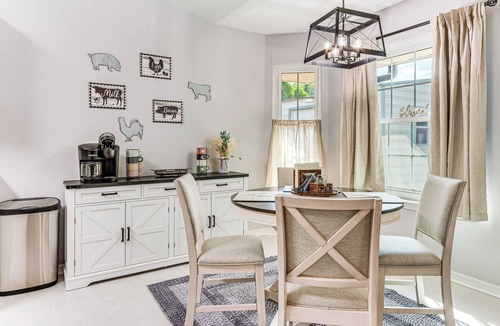 Gulf Breeze House | 1 Mi to Zoo: 'Rustic Bungalow' in Gulf Breeze!
