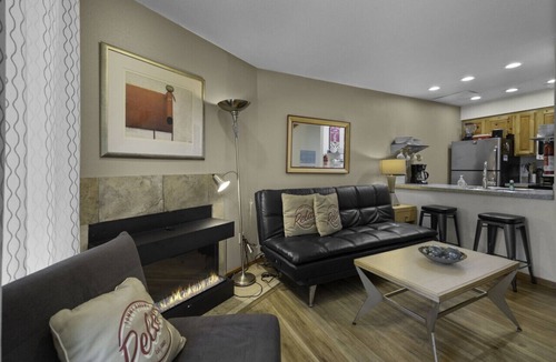 Downtown Cannon Beach Villa | 1 Pacific Surf: Cozy Town Home | Walk to Beach | Dog-Friendly
