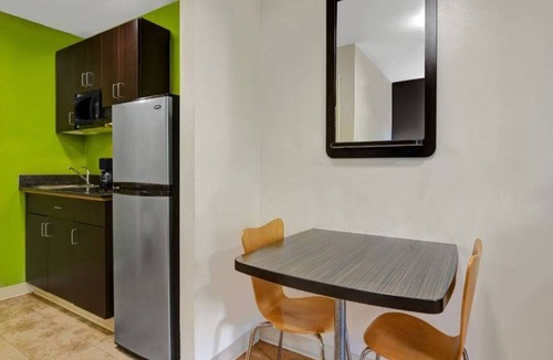 Chamblee Apartment | 1 Queen bed|Non-Smoking