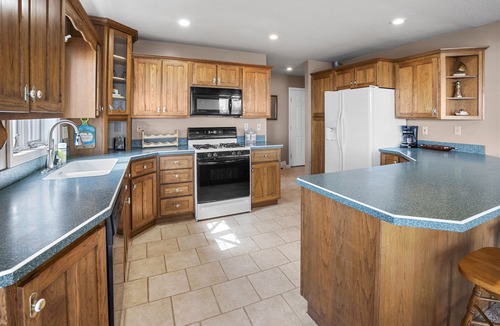 Oscoda House | #1 Thomas' Parkside Cottages, 4BR Lake Huron Beachfront w/Balcony views