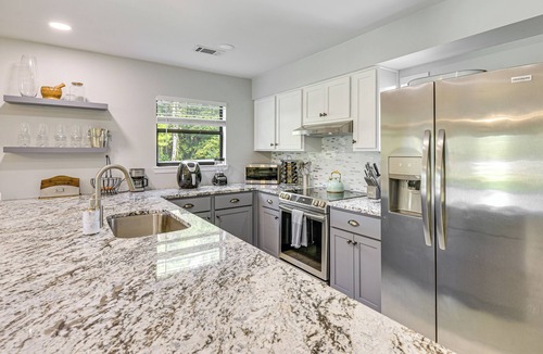 Mary Esther Apartment | 10 Mi to Navarre Beach! Waterfront Rental w/Pool