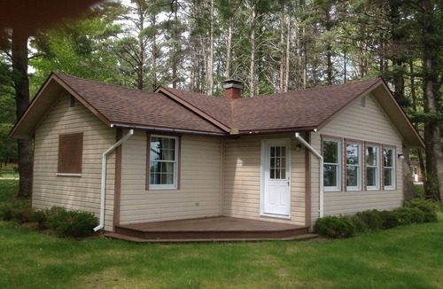 Bear Lake Cottage | 100' Prime Lakefront w/sandy lake bottom - updated cottage w/dock/boats/bikes