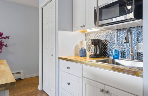 Charlevoix Condo | 101 Pointes North Inn | Dog Friendly | Downtown Chx | Indoor/Outdoor Pool